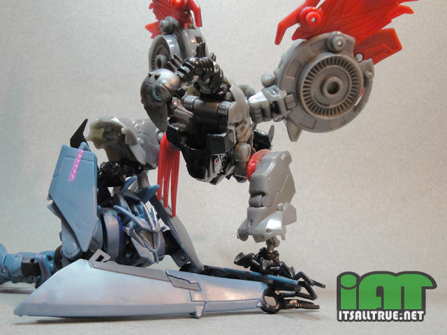 Vault Review: Transformers Prime Soundwave (Robots in Disguise